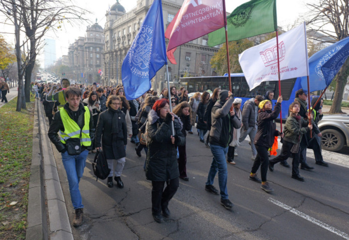 Protestnom šetnjom studenti Filološkog fakulteta u Beogradu obeležili godišnjicu od ulaska u blokadu