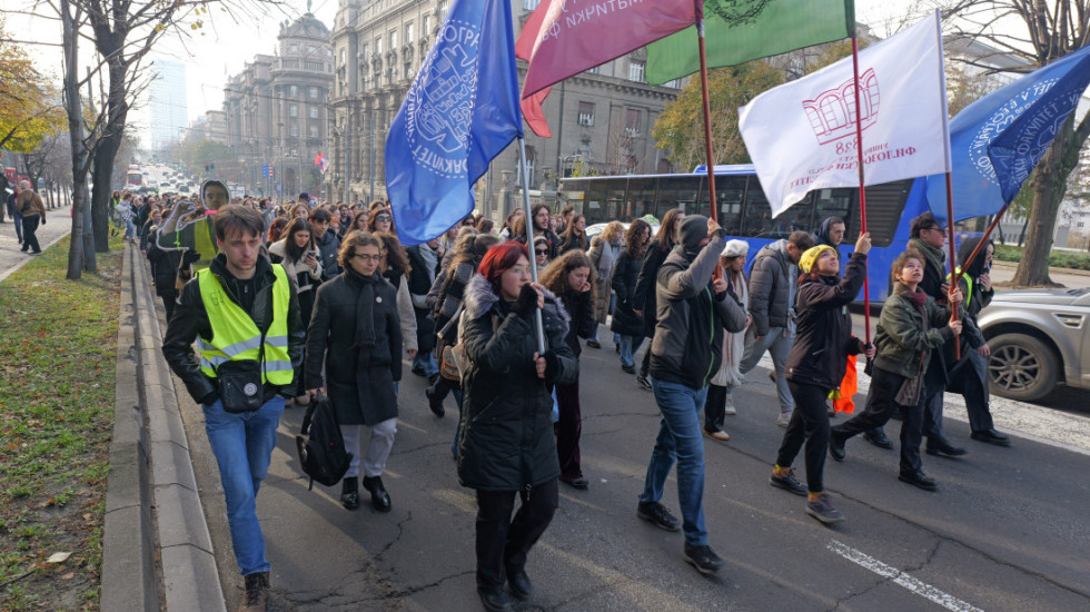 Protestnom šetnjom studenti Filološkog fakulteta u Beogradu obeležili godišnjicu od ulaska u blokadu