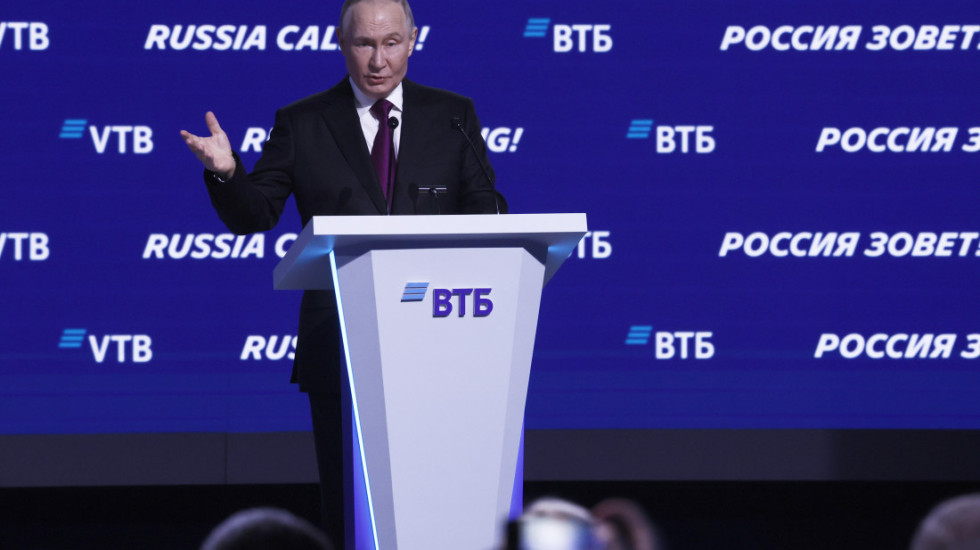 Za emisiju u kojoj Putin uživo odgovara dosad stiglo više od 350.000 pitanja