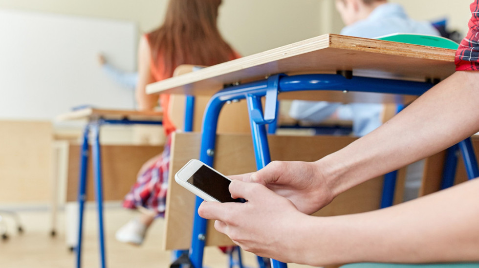 Zaštitnik građana o zabrani upotrebe mobilnih u školama: Predlog zakona završen, čekamo komentare i primedbe mladih