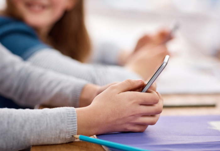 Švedska uvodi potpunu zabranu mobilnih telefona u osnovim školama