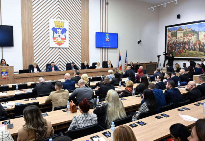 Počela sednica Skupštine grada sa zakašnjenjem, SNS obezbedila kvorum