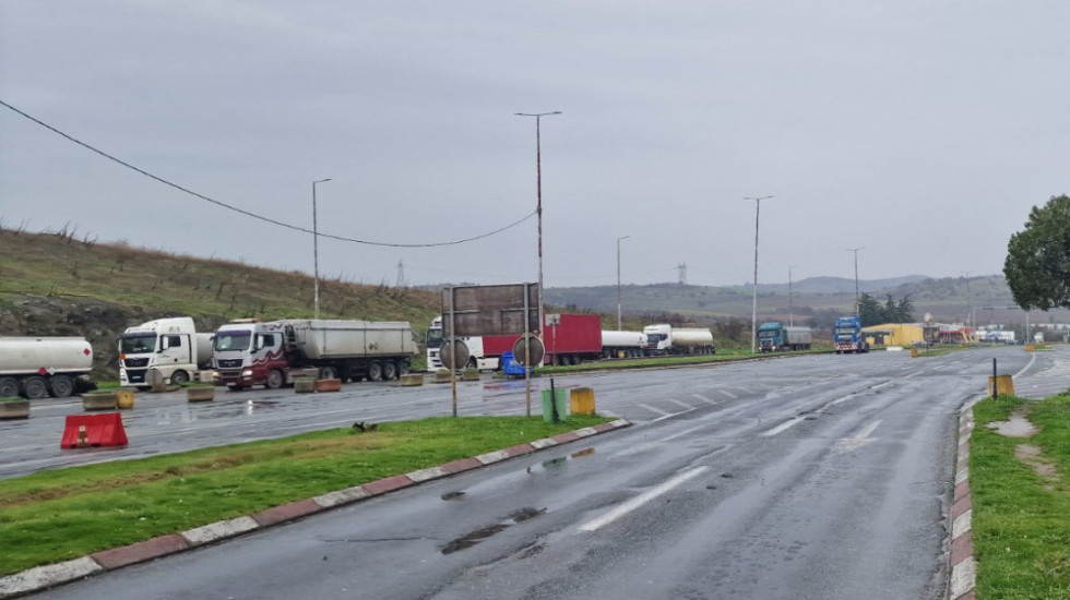 Newsmax Balkans na graničnom prelazu Evzoni: Prelazak moguć, ali situacija sa blokadama poljoprivrednika neizvesna