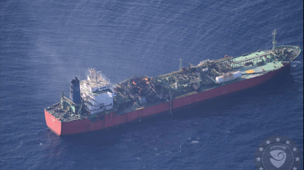 UKMTO: Brod kod Jemena prijavio da je došlo do razmene vatre između 15 čamaca