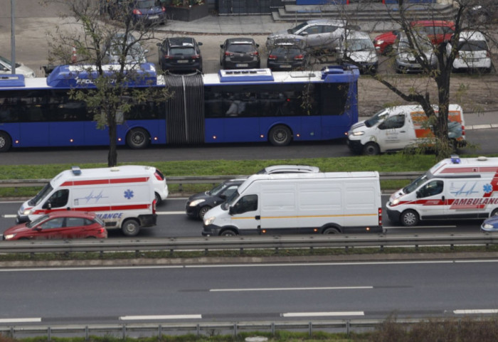 Lančani sudar u Novom Sadu: Autobus učestvovao u nezgodi, povređeno pet osoba