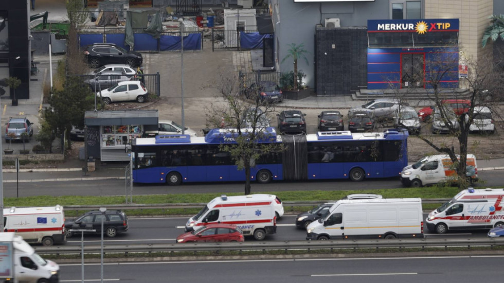 Povređen pešak u Kumodražu, sudar dva automobila u Velikom Mokrom Lugu