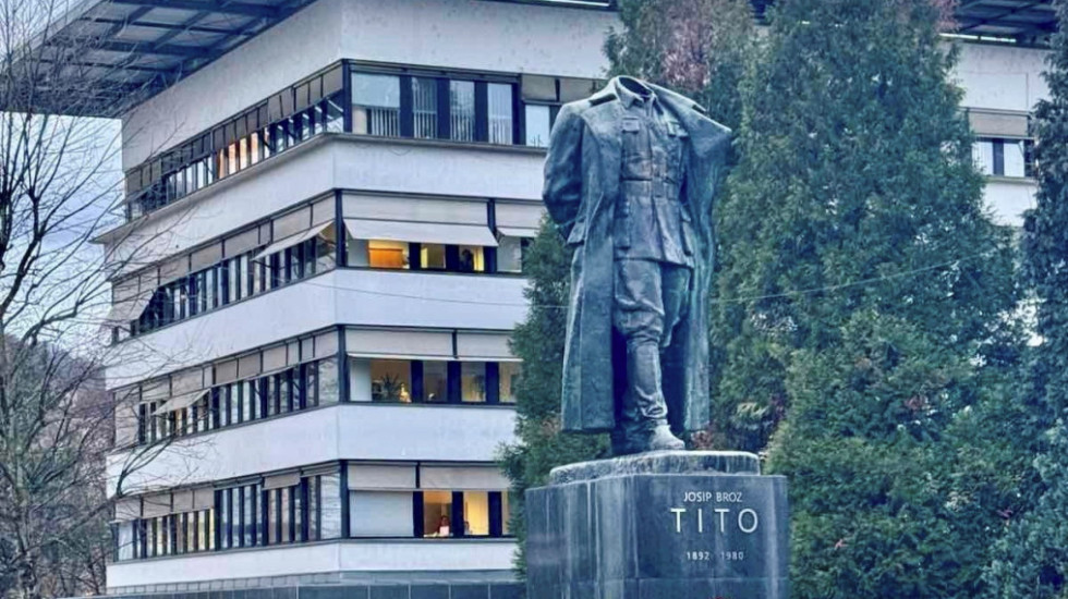 (FOTO) Ukradena glava sa spomenika Josipu Brozu Titu u Velenju, pa pronađena u gepeku automobila