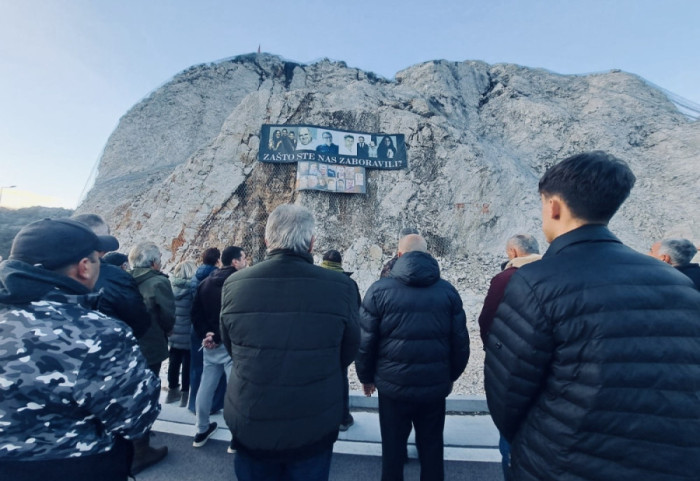 (FOTO) Kraj blokade, ne i borbe: Cetinje čeka pravdu za 23 osobe stradale u masakrima