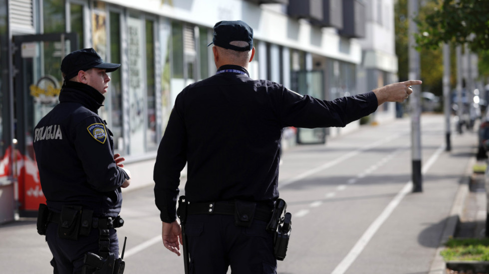 Muškarac gazio ruže za žrtve femicida u Hrvatskoj: Policija podnela prijavu, preti mu kazna do 4.000 evra