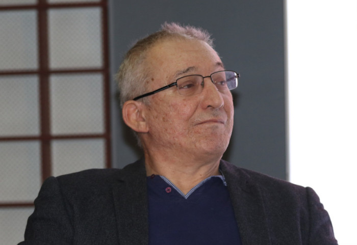 Novinar Zoran Ostojić gost emisije "Sinteza" u 21 sat