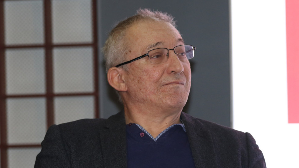 Novinar Zoran Ostojić gost emisije "Sinteza" u 21 sat