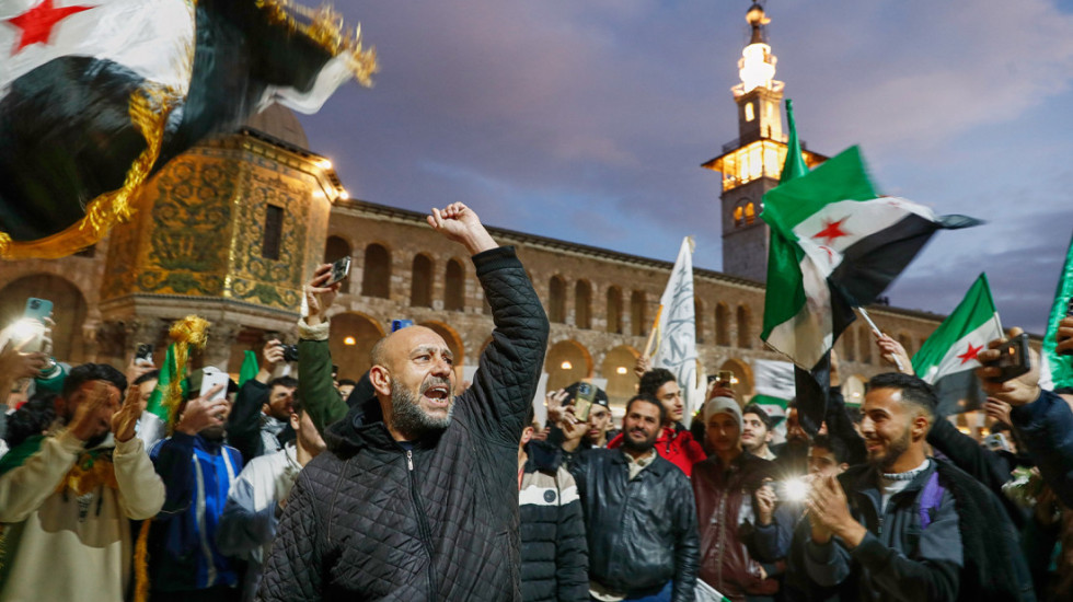(FOTO) Sirijci na ulicama proslavili prvu godišnjicu pada režima Bašara al Asada