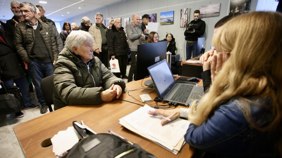 Oko 60 odsto prijava podneto u opštinama i poštama: Koliko građana se prvog dana prijavilo za legalizaciju objekata