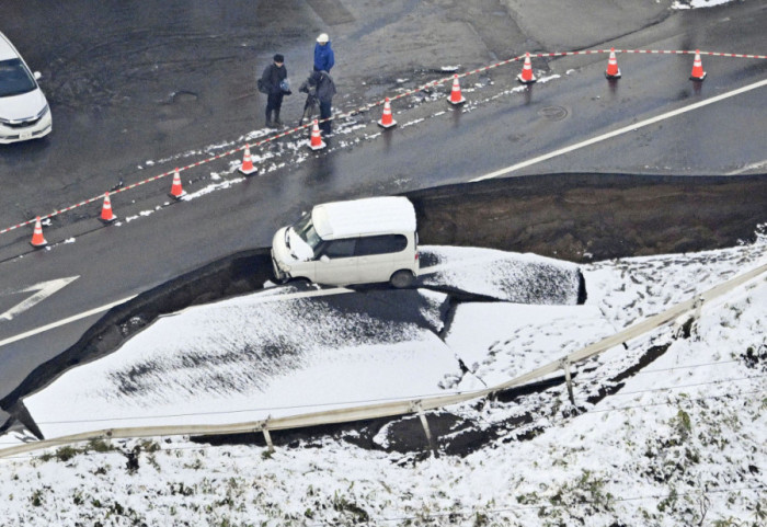 (FOTO) U zemljotresu u Japanu 30 povređenih, vlada upozorava na mogući jači potres