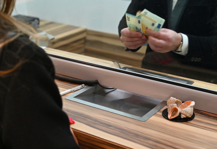 "Kurs ispod 120 dinara": Narodna banka Srbije ukinula proviziju menjačnicama za prodaju evra građanima