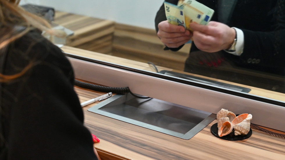 "Kurs ispod 120 dinara": Narodna banka Srbije ukinula proviziju menjačnicama za prodaju evra građanima