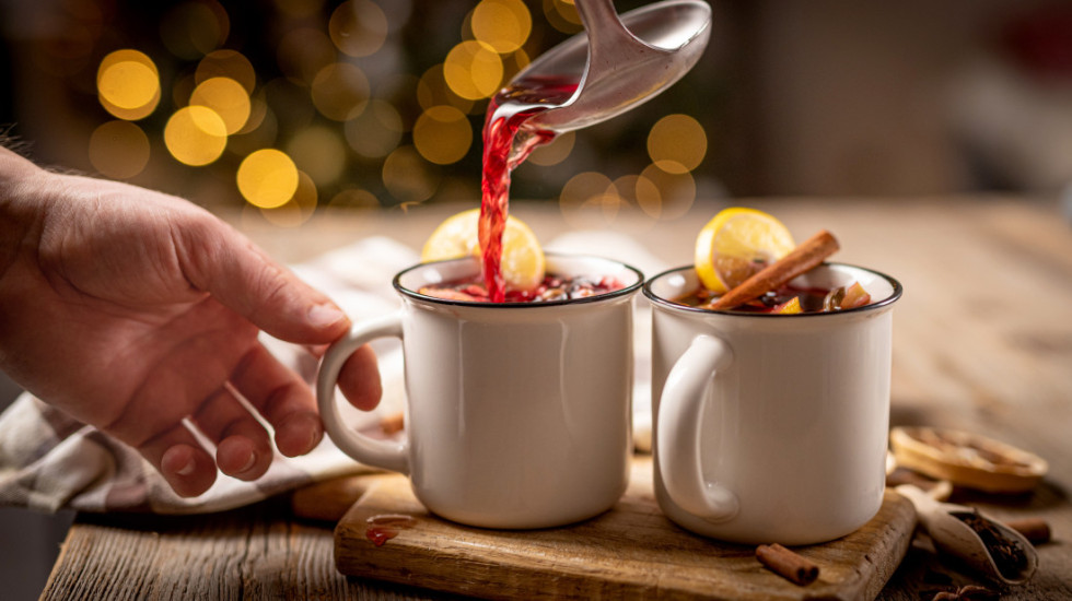 Hospitalizovano šest osoba u Sloveniji nakon konzumacije kuvanog vina