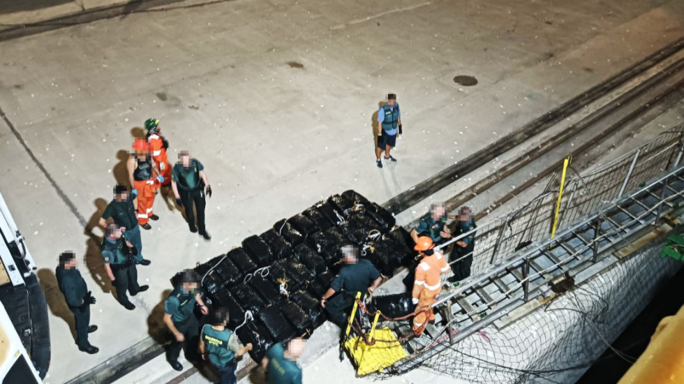 U Španiji uhapšeno osam državljana Srbije: U međunarodnoj akciji policije zaplenjeno 1,1 tona kokaina, oružje i novac