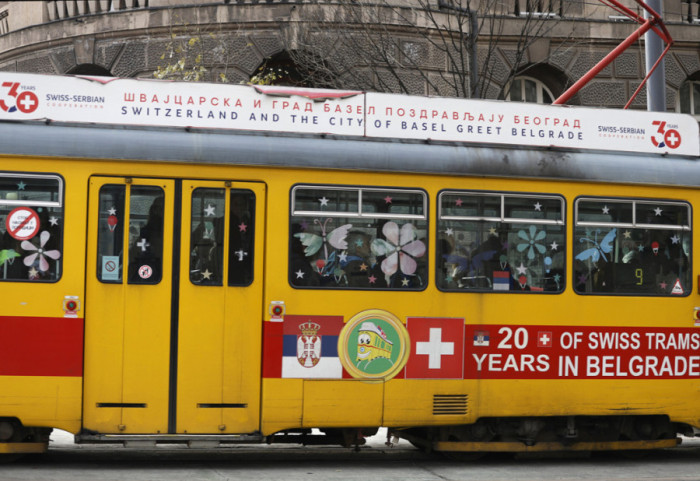 Pao deo napuštene kuće u Ulici Džordža Vašingtona: Oštećena četiri vozila, obustavljen tramvajski saobraćaj