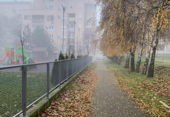 Magla i niska oblačnost sa lokalnom pojavom rosulje, temperatura od minus dva do 11 stepeni