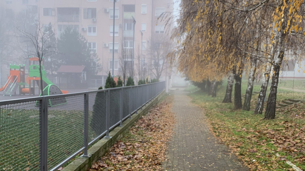 Magla i niska oblačnost sa lokalnom pojavom rosulje, temperatura od minus dva do 11 stepeni