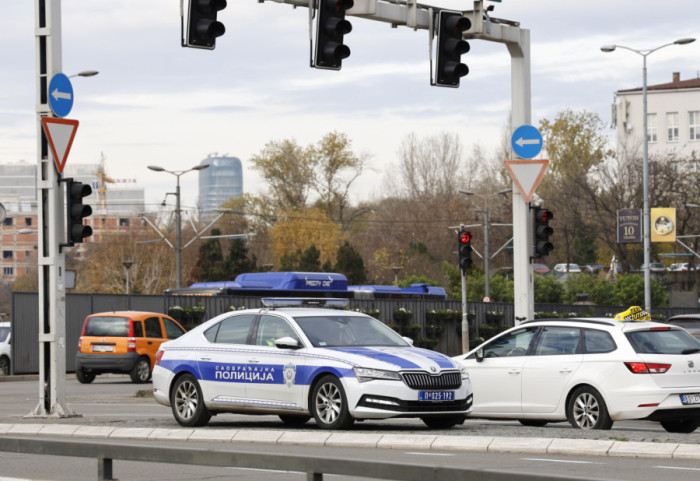 Lančani sudar pet automobila na Novom Beogradu: Povređene tri osobe, prevezene u KBC Zemun