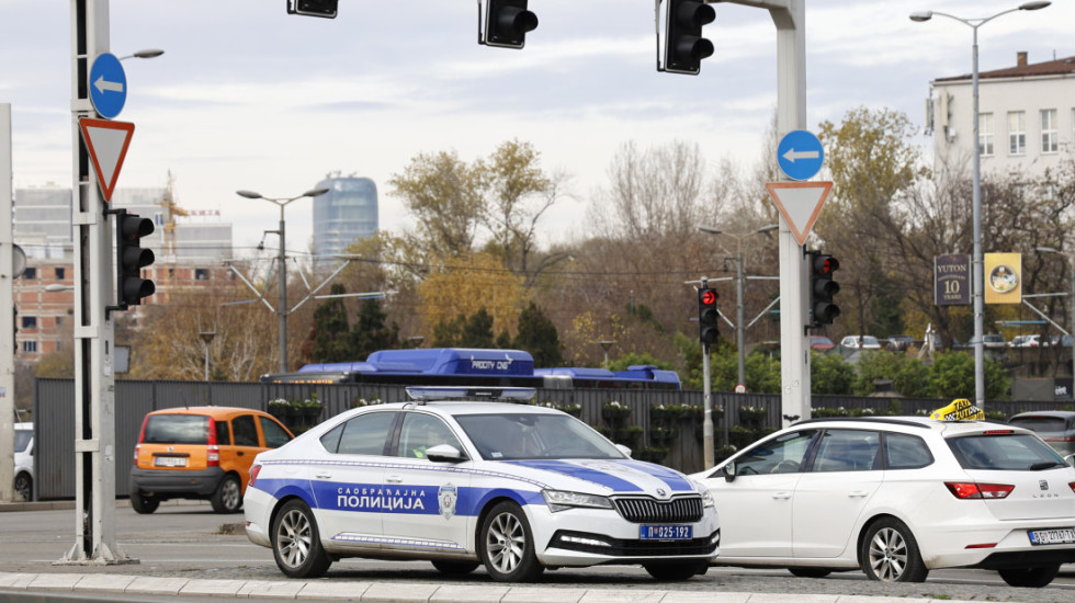 Lančani sudar pet automobila na Novom Beogradu: Povređene tri osobe, prevezene u KBC Zemun