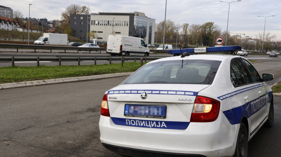 Uhapšen Novosađanin (22) osumnjičen za trgovinu narkoticima, u parkiranom automobilu krio 73 paketića marihuane