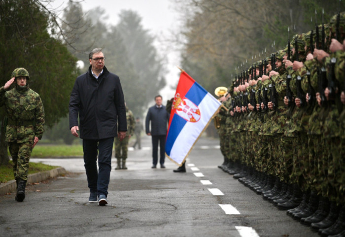 (FOTO) Vučić u Nišu: Sastanci u kasarni "Mija Stanimirović" potom obilazak fabrika