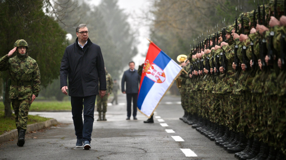 (FOTO) Vučić u Nišu: Sastanci u kasarni "Mija Stanimirović" potom obilazak fabrika