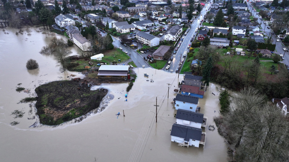 (FOTO) Poplave pogodile američku državu Vašington, evakuisano skoro 80.000 ljudi