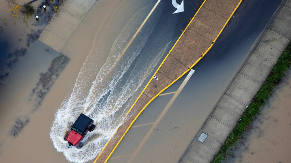 Snažno nevreme u Kaliforniji: Poplave odnele najmanje dve žrtve, 150.000 korisnika bez struje