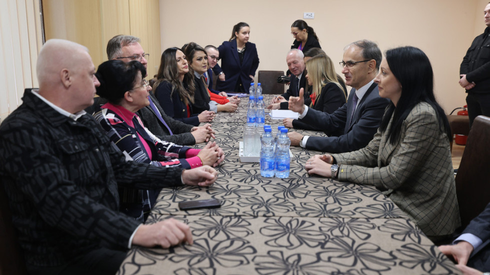 Macut posetio Ražanj i Aleksinac: Ravnomerni regionalni razvoj Srbije jedan od glavnih pravaca u radu