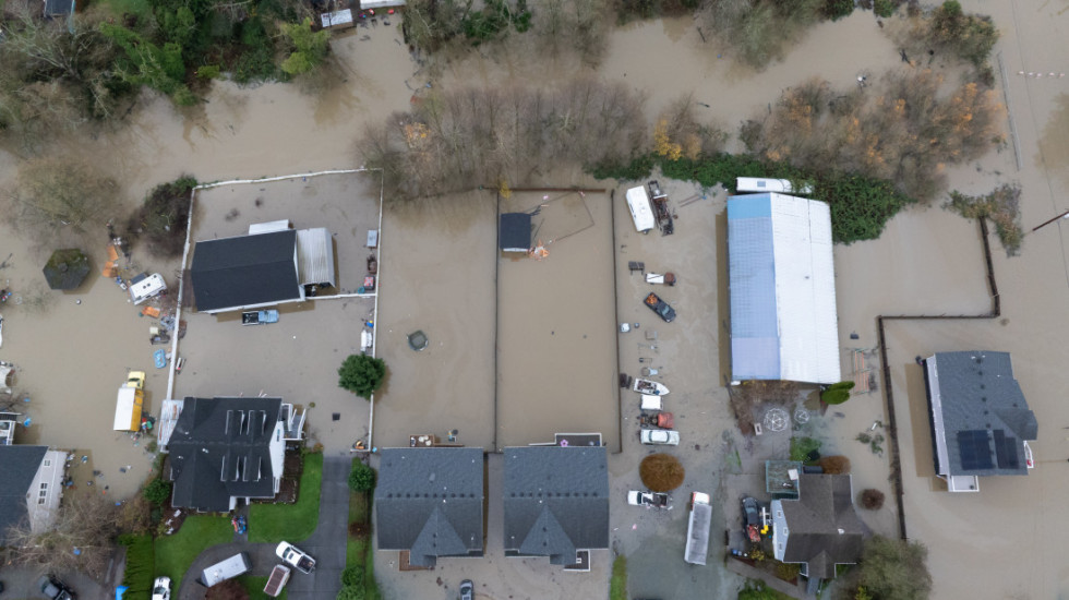 (FOTO) Vašington procenjuje štetu od poplava: Objavljeno upozorenje na novu oluju