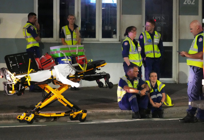 (VIDEO) Prolaznik razoružao napadača na plaži u Sidneju: Heroj povređen, ali nije životno ugrožen