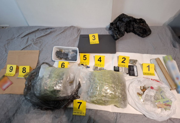 Uhapšena dvojica muškaraca u Beogradu, u stanovima pronađeno tri kilograma marihuane