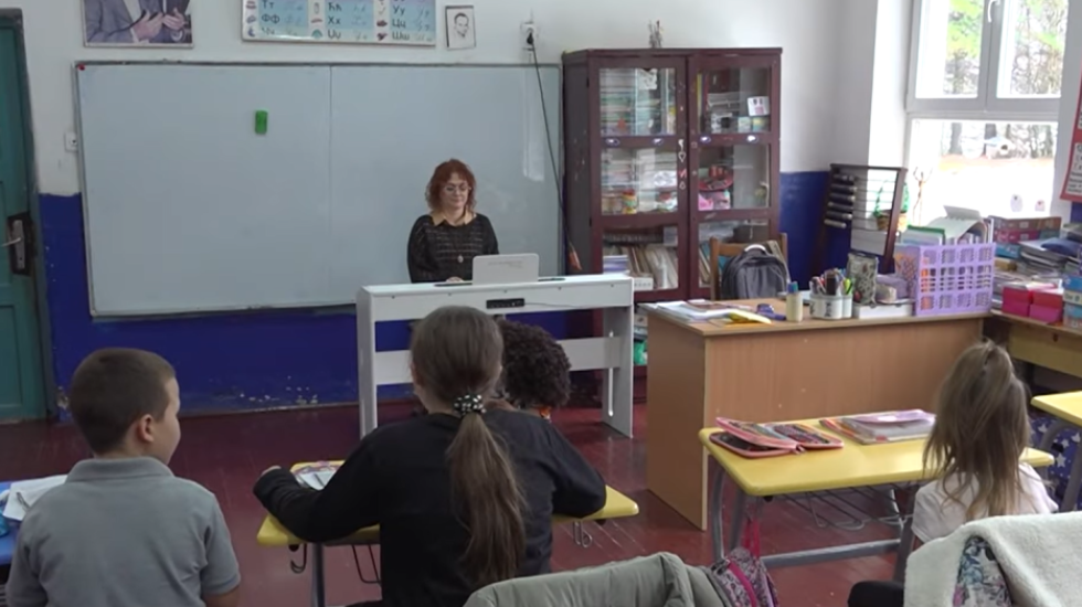 Veliko srce učiteljice Snežane: Svakodnevno prelazi 150 kilometara do škole više od 20 godina