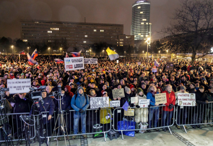 Slovaci protestovali protiv oduka vlade Roberta Fica, smatraju ih štetnim po vladavinu prava