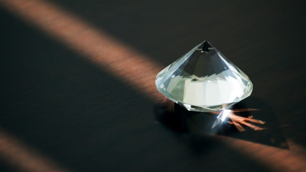 Dvojica prijatelja na zakupljenoj parceli u Indiji pronašla dijamant vredan 55.000 dolara