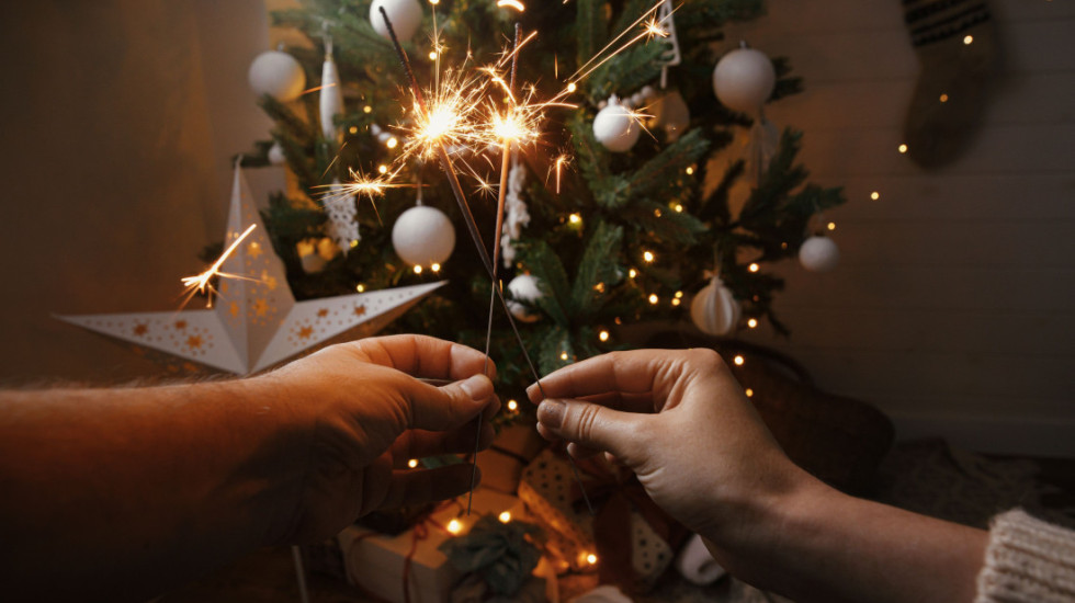 "Danci skaču sa stolice, Italijani bacaju stvari kroz prozor": Običaji u novogodišnjoj noći širom sveta