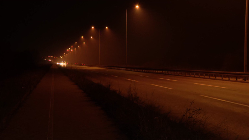 Drugačija slika Pupinovog mosta posle izveštavanja Newsmax Balkans: Mrak zamenila rasveta, ali samo delimično