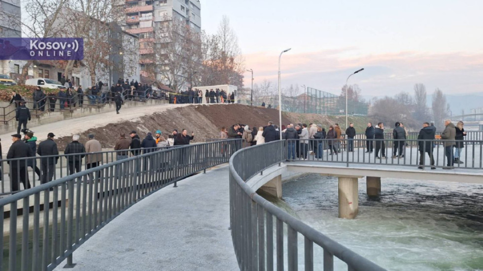 Otvoren pešački most na Ibru u Kosovskoj Mitrovici: Kurti tvrdi da nema etničku pripadnost