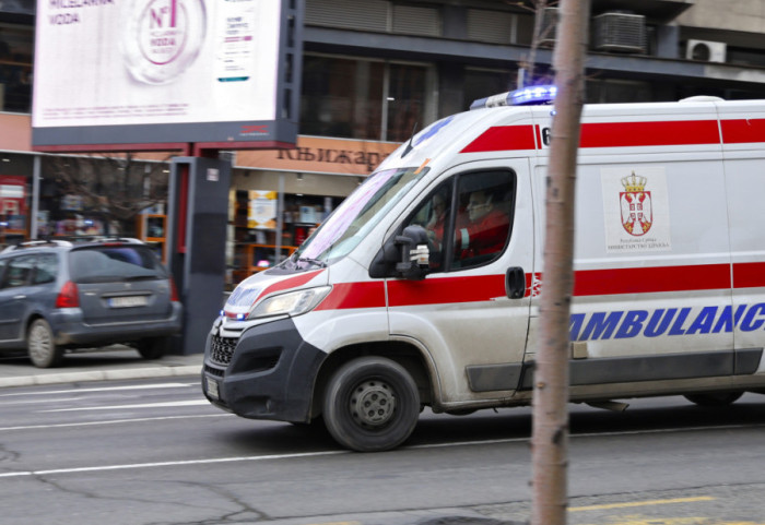 Dvojica dečaka povređena u sudaru skutera i putničkog automobila u Čačku