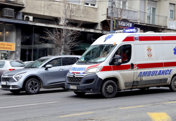 Sudar autobusa i kamiona kod Hrama Svetog Save, povređene dve žene
