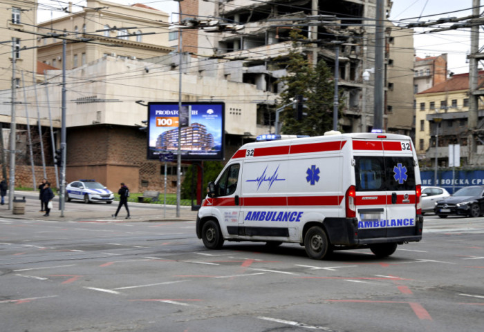 Radnik pao sa skele u centru Beograda, prevezen na VMA
