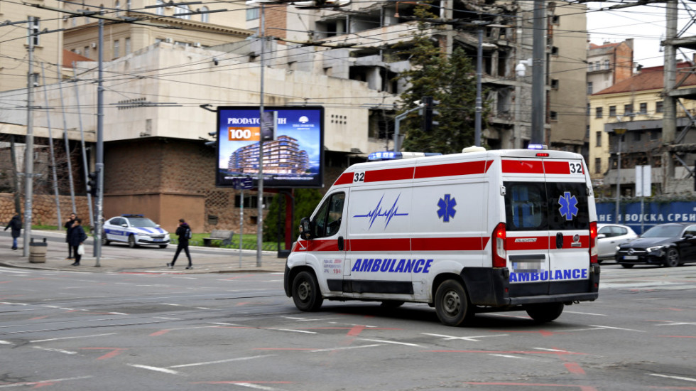 Radnik pao sa skele u centru Beograda, prevezen na VMA