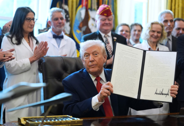 Tramp potpisao ublažavanje saveznih propisa o marihuani u medicinske svrhe