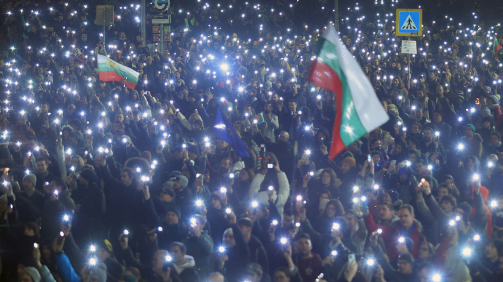 (FOTO) Više hiljada građana na protestima u Bugarskoj, zahtevaju poštene izbore i reformu pravosuđa