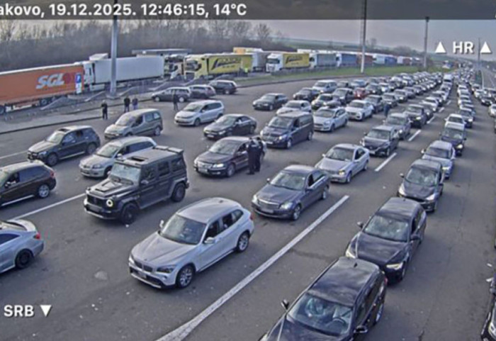 Kolaps na granici sa Srbijom: Kolona automobila na Bajakovu duga osam kilometara, vreme čekanja oko osam časova