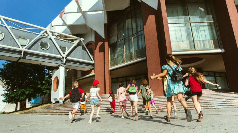 Upis dece u prvi razred od ponedeljka preko portala eUprava, roditelji neće morati da donose dokumentaciju